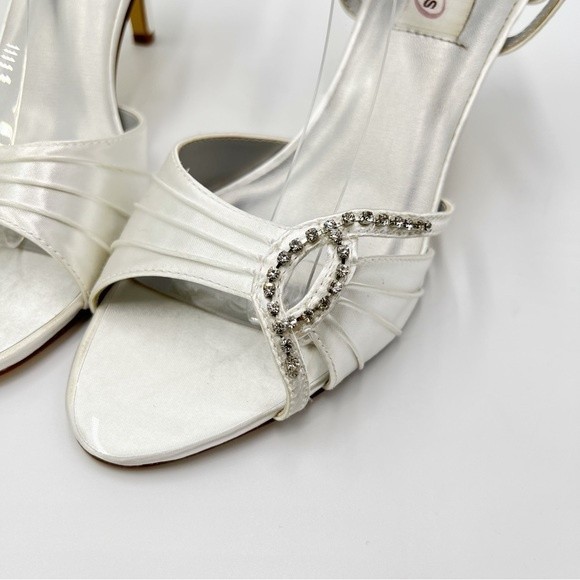 9.5W 9.5 WIDE Dyeables Women's Ariana White Satin Rhinestone Jeweled Heels Pumps - Picture 5 of 15